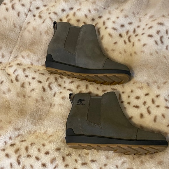 Sorel Olive Ankle Boots with Black Accents - Picture 2 of 5